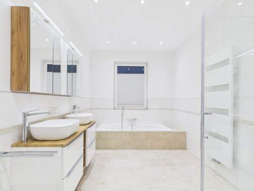 Badezimmer mit Wellness Charakter im Obergeschoss - 