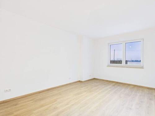 Mögliches Gästezimmer im Erdgeschoss - Doppelhaushälfte mit 315,00 m&sup2; in Moosinning zur Miete