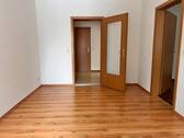 01 Wohnzimmer (1) - 2 Zimmer Etagenwohnung zur Miete in Zwickau