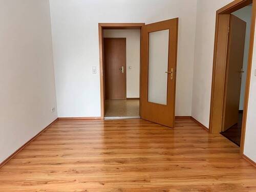 01 Wohnzimmer (1) - 2 Zimmer Etagenwohnung zur Miete in Zwickau