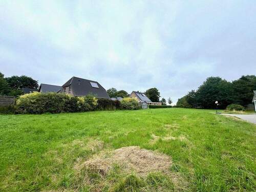 Gesamtgrundstücksansicht - Grundstück in Tating