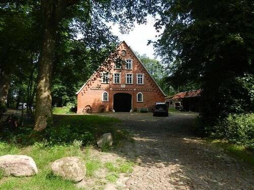 Hauptansicht - Original erhaltenes Niedersachsenhaus (Denkmalgeschützt) in ruhige naturnahe Lage.
