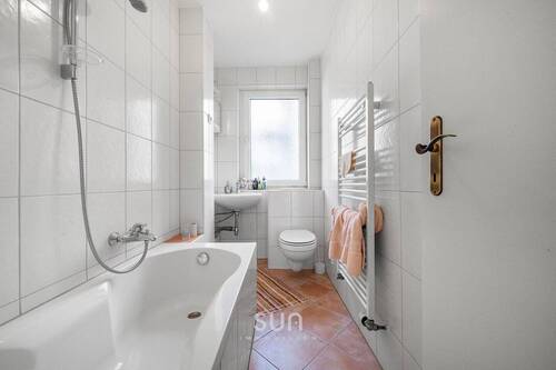 BADEZIMMER - Etagenwohnung mit 56,00 m&sup2; in Frankfurt am Main zum Kaufen