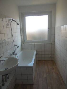 Badezimmer - 3 Zimmer Etagenwohnung in Salzgitter