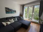 Wohnzimmer mit Blick ins Grüne - Etagenwohnung mit 47,90 m&sup2; in Hamburg zum Kaufen