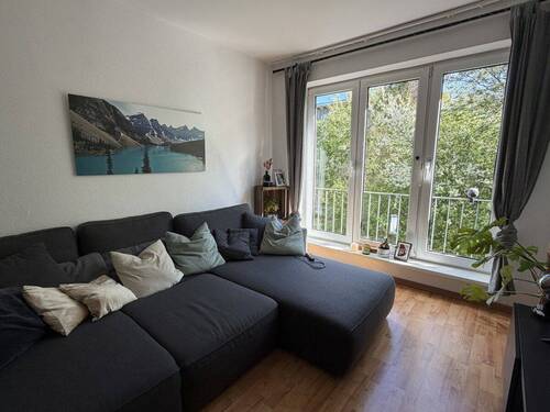 Wohnzimmer mit Blick ins Grüne - Etagenwohnung mit 47,90 m&sup2; in Hamburg zum Kaufen