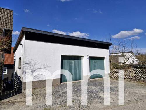 unterkellertes Garagengebäude - 