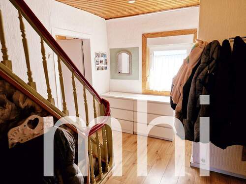 OG Diele - 9 Zimmer Mehrfamilienhaus, Wohnhaus in Wiehl / Bielstein