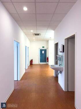 Mittiger Flurbereich - 