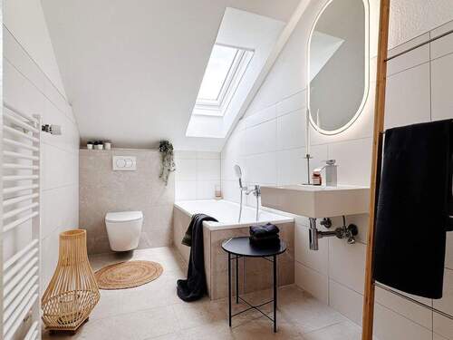 Badezimmer - sofort verfügbar: 3 Zimmer neu renoviert mit Balkon und Stellplatz