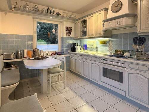 Küche mit Einbauküche - 5 Zimmer Einfamilienhaus in Rantrum