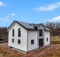 Exklusives, stilvolles Einfamilienhaus: Bezugsfertiges Neubau-Effizienzhaus 55 EE bei Freiberg - Striegistal Böhrigen