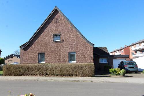 Hausansicht - 6 Zimmer Mehrfamilienhaus, Wohnhaus zum Kaufen in Geilenkirchen