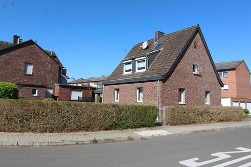 Hausansicht - 6 Zimmer Mehrfamilienhaus, Wohnhaus in Geilenkirchen