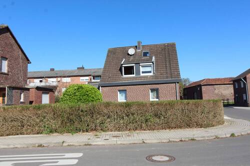 Seitenansicht - Mehrfamilienhaus, Wohnhaus mit 124,00 m&sup2; in Geilenkirchen zum Kaufen