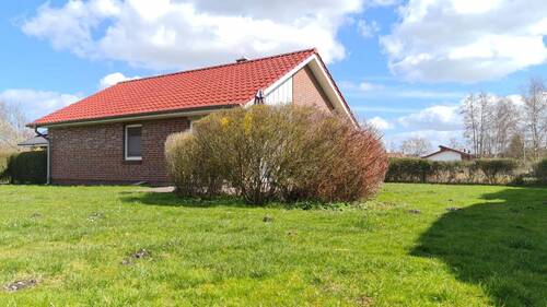 Ansicht mit Garten - 