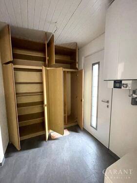 Garderobe-Hofausgang - Etagenwohnung mit 75,00 m&sup2; in Tamm zur Miete