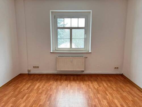 Wohnzimmer (2) - 2 Zimmer Etagenwohnung zur Miete in Zwickau