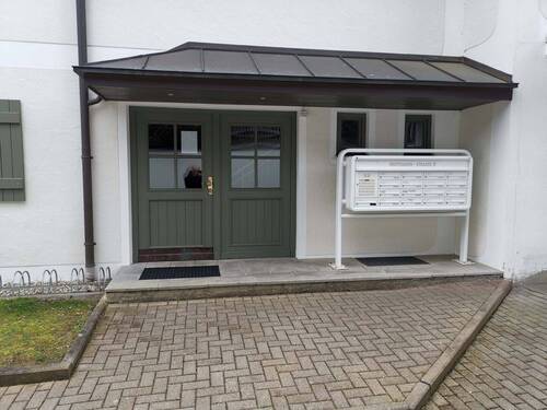 Hauseingang - 2 Zimmer Etagenwohnung zum Kaufen in Bad Birnbach