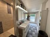 Badezimmer mit begehbarer Dusche - 