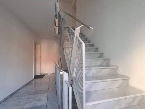 Treppenhaus.jpg - Etagenwohnung mit 60,00 m² in Langenau zum Kaufen