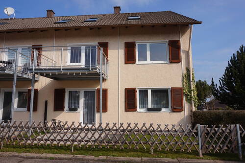 Hausansicht - 3 Zimmer Obergeschosswohnung in schöner Lage auf dem Sulgen