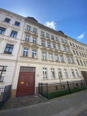 Hausansicht - helle 2-Zimmer-Wohnung in Gohlis-Süd! Tageslichtbad* Dielenfußboden* sep. Küche