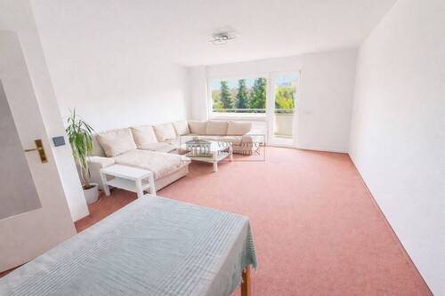 Lichtdurchflutetes Wohnzimmer - 4 Zimmer Etagenwohnung zum Kaufen in Hürth