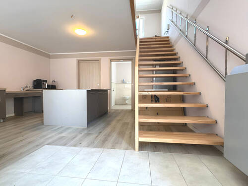 Aufgang mit Treppenlift - 