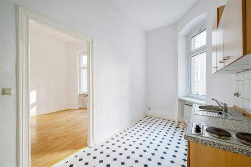 Raumperspektive vor Sanierung - 1 Zimmer Etagenwohnung in Berlin