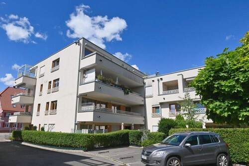 Hausansicht - Weingarten - Zentrum: Großzügige 3,5-Zimmer-Wohnung mit überdachtem Balkon