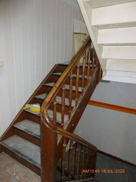Treppe zum ersten Obergeschoss - 1 Zimmer Bauernhaus, Landhaus zum Kaufen in Fladungen