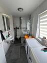 Bad mit Dusche - 