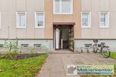 Hauseingang - 3 Zimmer Etagenwohnung zum Kaufen in Neubrandenburg
