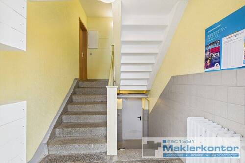 Treppenflur - 3 Zimmer Etagenwohnung in Neubrandenburg