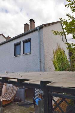 Haus - Blick vom Garten aus auf die Hausseite - Doppelhaushälfte mit 108,70 m&sup2; in Bayreuth zum Kaufen