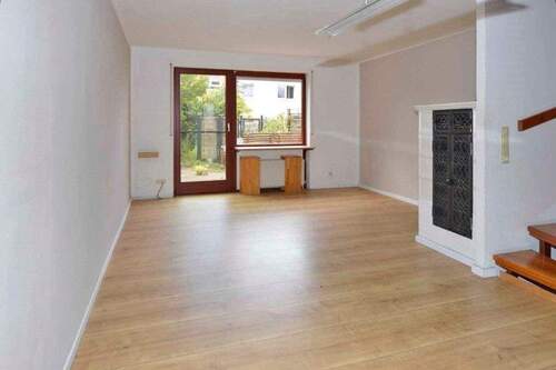 Wohnzimmer - Erdgeschoss - Blick Ausgang Terrasse und Garten - 