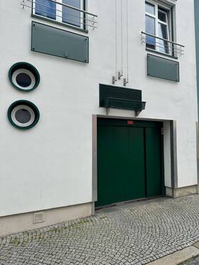 Einfahrt - Garage, Stellplatz zum Kaufen in Erfurt