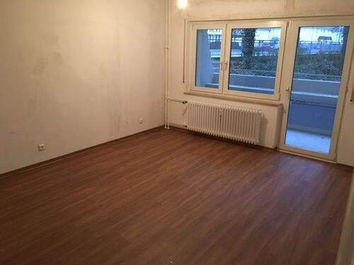 Alter Rückinger Weg 92a_Wohnzimmer unmöbliert - 