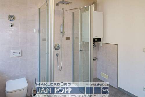 Tageslichtbad mit Duschkabine - 