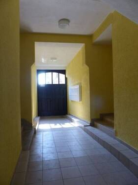 Der Hauseingang von der Hoftür aus - 