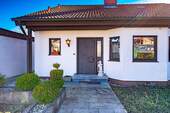Hauseingang - 5 Zimmer Einfamilienhaus zum Kaufen in Unterpleichfeld