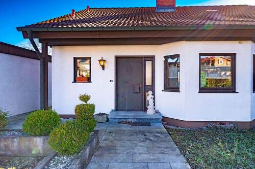 Hauseingang - 5 Zimmer Einfamilienhaus zum Kaufen in Unterpleichfeld