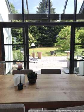 Blick Terrasse_Garten - Einfamilienhaus mit 272,00 m&sup2; in Bad Herrenalb zum Kaufen