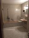 Badezimmer mit Wannenbad - 