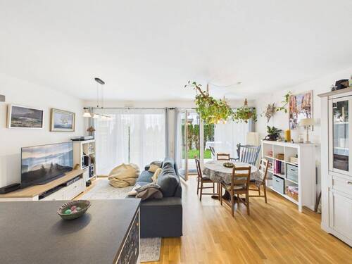 Wohnbereich & Gartenzugang - Moderne, barrierefreie Gartenwohnung mit 4 Zimmern und Stellplatz