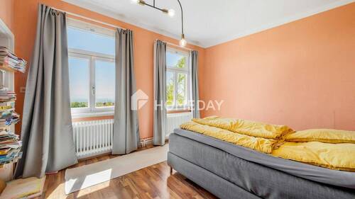 1. OG Schlafzimmer 1 - 