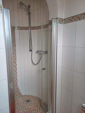 EG: gemauerte Dusche in rundbauweise - 