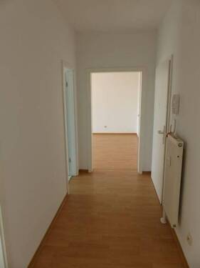 Flur Richtung Bad und SZ - 