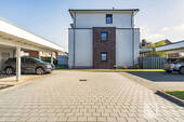 Auffahrt mit diversen Carports - Etagenwohnung mit 55,00 m&sup2; in Bardowick zum Kaufen